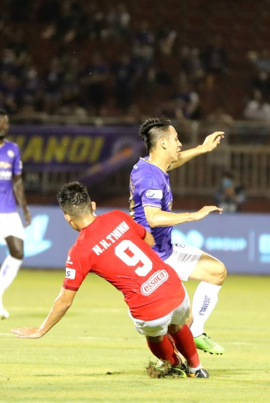 Đỗ Hùng Dũng dính chấn thương nặng sau pha vào bóng của Ngô Hoàng Thịnh ảnh 1 Đỗ Hùng Dũng dính chấn thương nặng sau pha vào bóng của Ngô Hoàng Thịnh ảnh 1