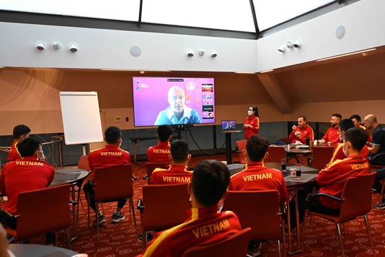 Đại diện FIFA, BTC giải phổ biến Điều lệ đến với đội tuyển futsal Việt Nam