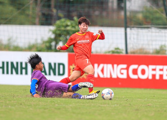 Tuyết Dung ghi bàn thắng cho đội tuyển nữ Việt Nam