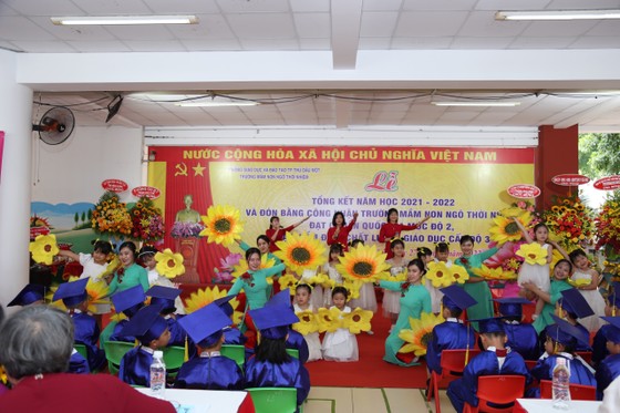 Trường mầm non Ngô Thời Nhiệm đón bằng đạt chuẩn quốc gia mức độ 2 ảnh 2