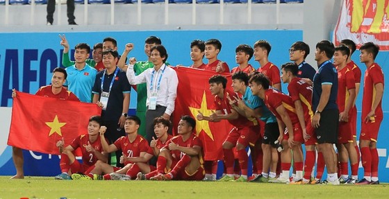 HLV Gong Oh-kyun lên tinh thần các học trò trước vòng Tứ kết ảnh 2