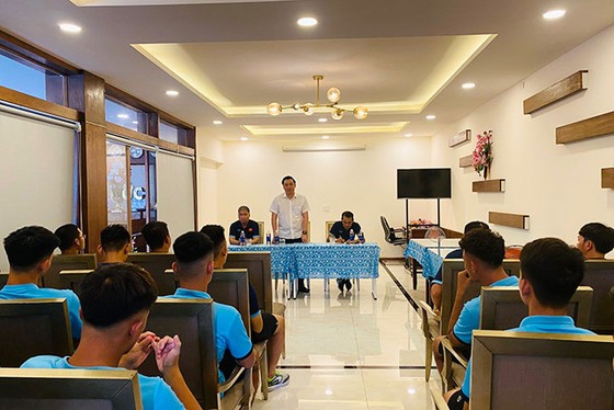 Bùi Vĩ Hào sang Indonesia muộn hơn các đồng đội ảnh 2