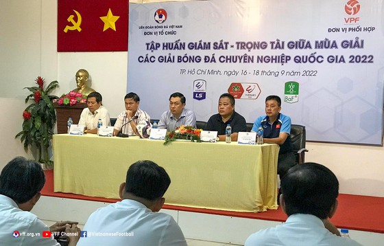 Chủ tịch VPF nhắc nhở trọng tài cần tập trung, nỗ lực nhiều hơn nữa ở giai đoạn tăng tốc của mùa bóng 2022 ảnh 1