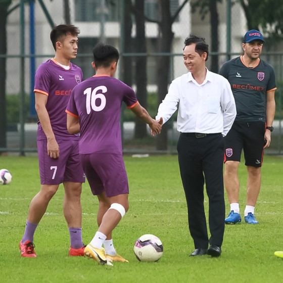 CLB B.Bình Dương phản bác thông tin cầu thủ bị trừ lương sau khi đi nghĩa vụ quân sự ảnh 1