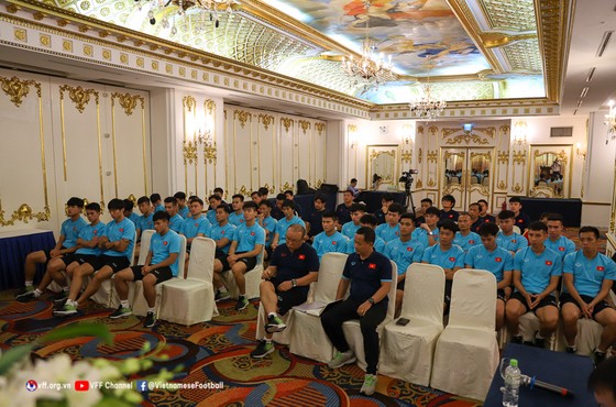 Lãnh đạo VFF thăm và động viên đội tuyển Việt Nam ảnh 4