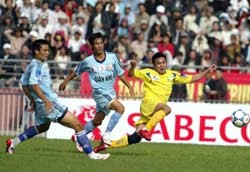 Trước vòng tứ kết Cúp Quốc gia 2009 (ngày 4-4): Giữa 2 dòng nước ảnh 1