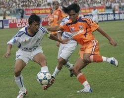 Trước vòng tứ kết Cúp Quốc gia 2009 (ngày 4-4): Giữa 2 dòng nước ảnh 2