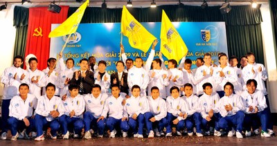 Bóng đá phía Bắc trước giờ G: Hai mảng màu sáng tối