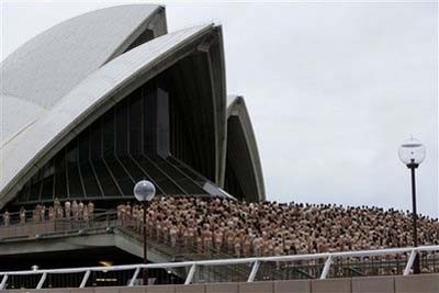Australia: 5.200 người khỏa thân chụp ảnh trước nhà hát Con sò Sydney