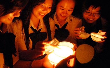 Tắt đèn cho tương lai sáng ảnh 2