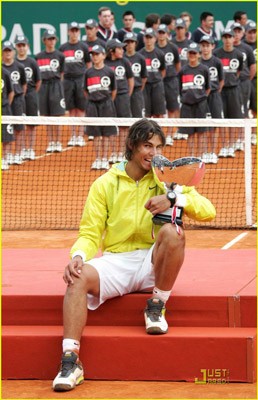 Rafael Nadal - nụ cười chiến thắng quen thuộc đã quay trở lại trên bục trao giải. ảnh 2 Rafael Nadal - nụ cười chiến thắng quen thuộc đã quay trở lại trên bục trao giải. ảnh 2