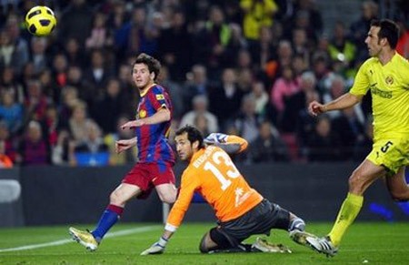 Messi nhấn chìm “tàu ngầm vàng”