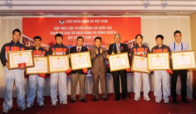 Đội tuyển Việt Nam nhận Huân chương Lao động hạng Ba: Vinh dự và trách nhiệm