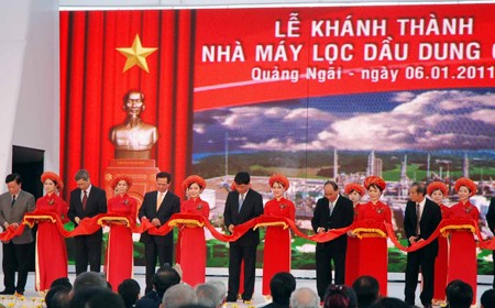 Khánh thành nhà máy lọc dầu đầu tiên của nước ta ảnh 1