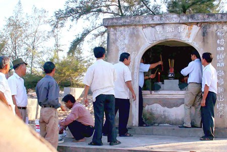 Lũy Trường Sa bên bờ biển Đông ảnh 2