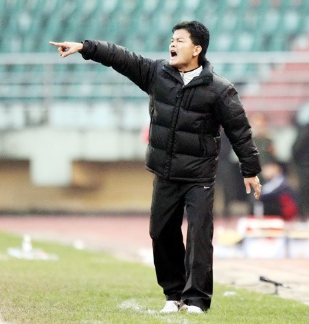 Trước loạt trận vòng 10 V-League 2012 (ngày 18-3) - HLV Nguyễn Văn Sỹ (V.Ninh Bình): “V-League 2012 rất khó lường!”