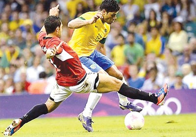 Bóng đá nam: Brazil sớm đoạt vé đi tiếp