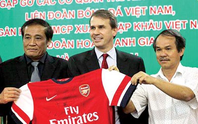 Đội Arsenal sang Việt Nam với giá ước tính hơn 3 triệu USD - Rằng hay thì cũng có hay