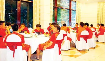 Chuyện ăn, nghỉ của bóng đá Việt Nam