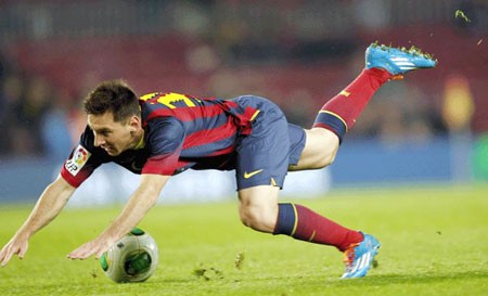 Messi không được bầu vào đội hình UEFA 2013 ảnh 1