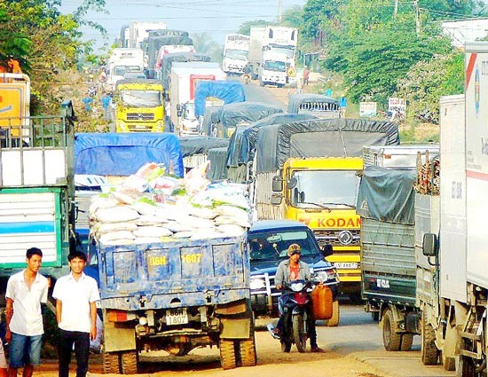 Kẹt xe trên quốc lộ 1A qua địa phận Bình Thuận