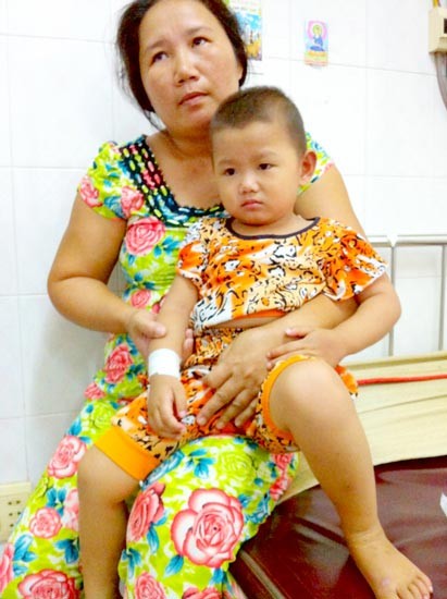 Xót xa bé gái người Khmer bị ung thư máu