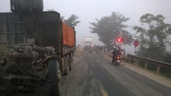Xe đầu kéo đâm tàu chở hàng, đường sắt Bắc - Nam bị tắc gần 3 giờ đồng hồ