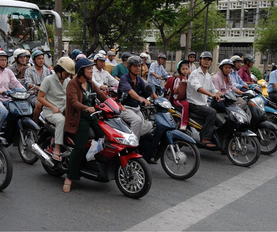 Đầu năm 2015, TPHCM thu phí sử dụng đường bộ xe máy