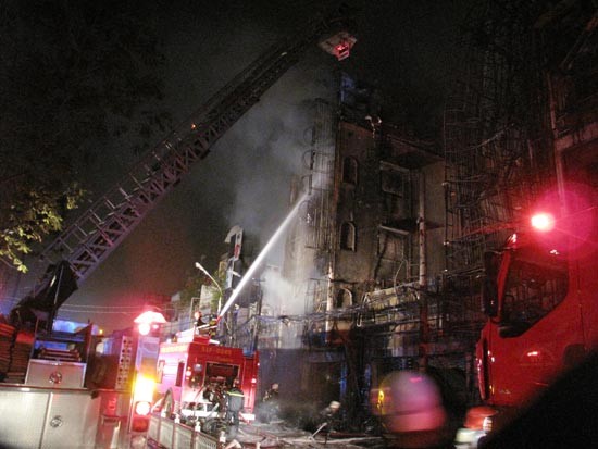 TPHCM: Cháy lớn thiêu rụi 8 căn nhà