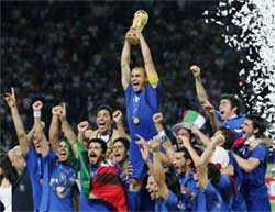 Italia lên ngôi vô địch