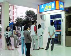Cần lắp đặt thêm máy ATM cho Ký túc xá Đại học Quốc gia TPHCM