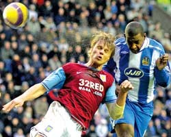 Aston Villa (6) - Blackburn Rovers (9): 3 mũi tấn công