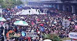 Thời tiết xấu ở Trung Quốc: Hàng trăm ngàn khách đi tàu bị kẹt