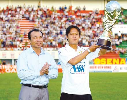 Báo SGGP trao giải Quả bóng vàng Việt Nam 2007: Nguyễn Minh Phương nhận Quả bóng bạc ảnh 1
