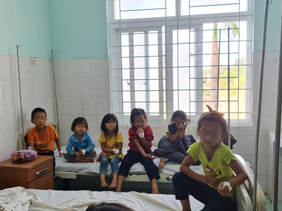 Hơn 100 người nghi ngộ độc sau khi dự tiệc cưới ảnh 1