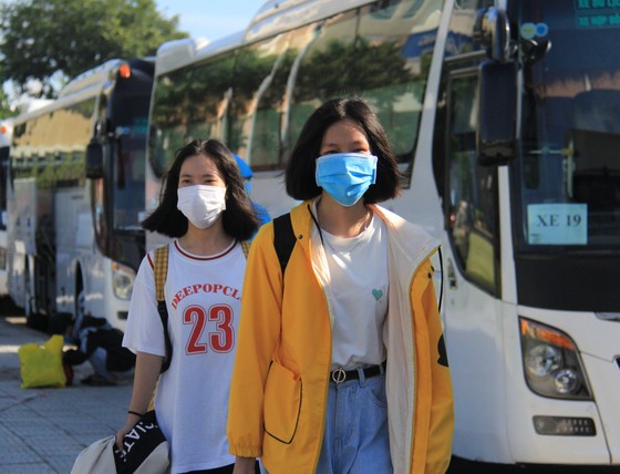 Hơn 700 người Quảng Ngãi kẹt ở "tâm dịch" Đà Nẵng được về quê ảnh 13