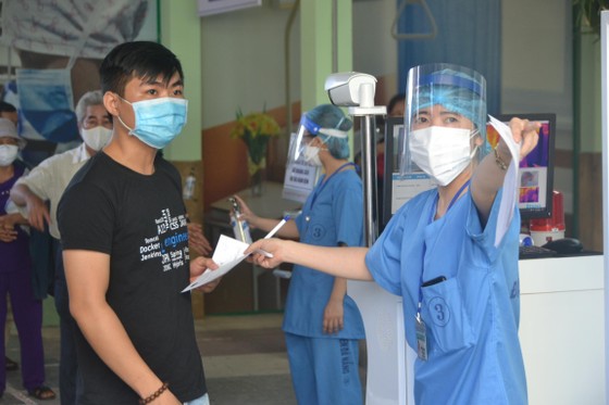 Nhân viên y tế được trang bị đầy đủ để phòng chống dịch 