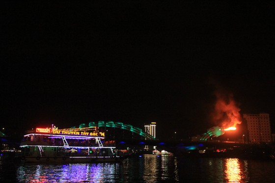 Thưởng ngoạn sông Hàn trong dịp tết dương lịch năm 2021 ảnh 1