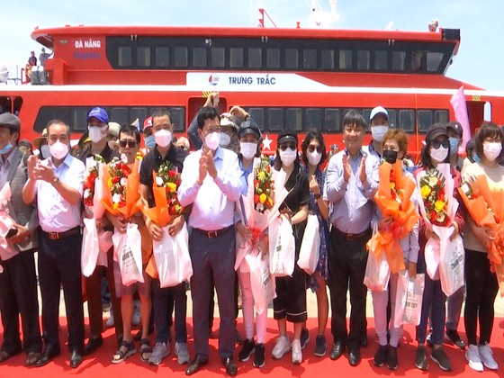 Những hành khách đầu tiên trên tuyến vận tải thủy Đà Nẵng - Lý Sơn ảnh 10