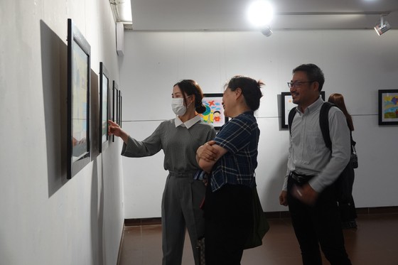 Đà Nẵng: Triển lãm “Nâng cánh ước mơ” của trẻ em mồ côi, khó khăn ảnh 3 Đà Nẵng: Triển lãm “Nâng cánh ước mơ” của trẻ em mồ côi, khó khăn ảnh 3