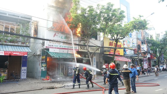 Cửa hàng kinh doanh đồ thể thao (đường Trưng Nữ Vương, quận Hải Châu, TP Đà Nẵng) bùng cháy
