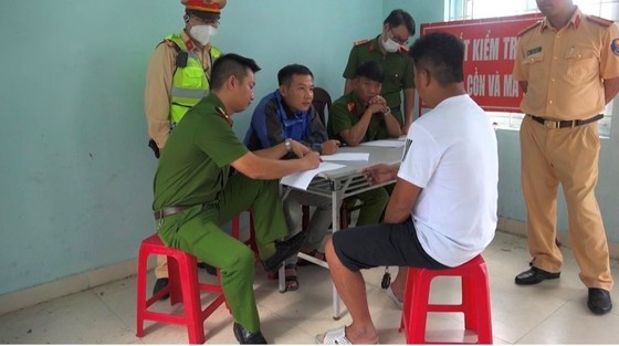 Khởi tố lái xe đầu kéo chặn đường cao tốc Đà Nẵng - Quảng Ngãi ảnh 2