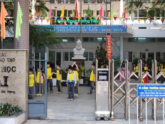 Trường Tiểu học Lê Lai (quận Hải Châu, TP Đà Nẵng) náo loạn vì nhiều phụ huynh nhận được cuộc gọi lừa đảo báo tin con em mình bị tai nạn