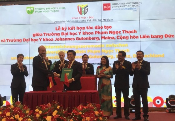 Trường Đại học Y khoa Phạm Ngọc Thạch khai giảng khoá đào tạo Y Việt - Đức ảnh 2