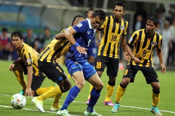 Thái Lan và Malaysia chia điểm ở trận bán kế lượt đi.