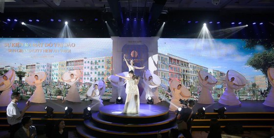 "Siêu phẩm" Sun Grand City New An Thoi thu hút hàng trăm nhà đầu tư Bắc, Nam ảnh 1