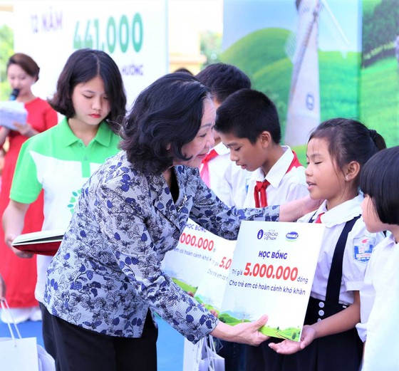 Thêm 60.000 cây xanh và 119.000 ly sữa cho trẻ em Hà Nội ảnh 1