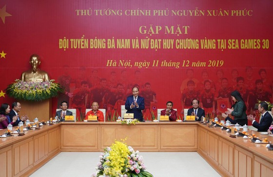 Thủ tướng cảm ơn các “ông bầu” bóng đá ảnh 2