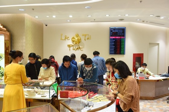 Đến DOJI Tower mua vàng Thần Tài: Tặng khẩu trang Nhật Bản 3D cao cấp ảnh 4
