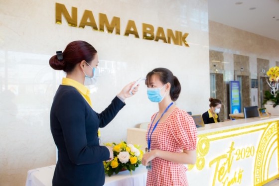 Nhân viên ngân hàng Nam A phòng tránh virus Corona ảnh 2